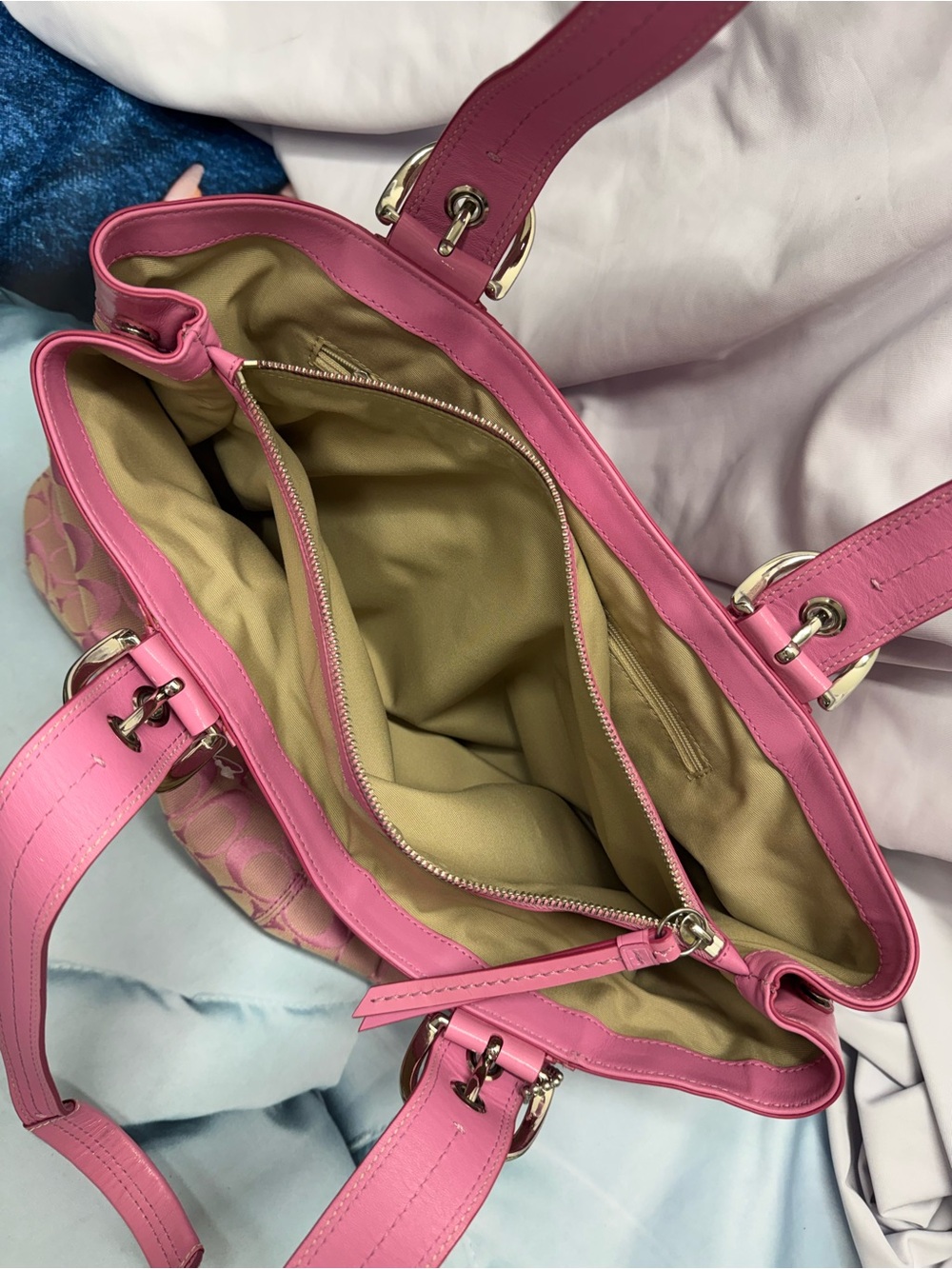 (new+tag) Coach SoHo Pleated Pink Signature Jacquard Tote w/ Leather Patent Trim - Picture 7 of 11
